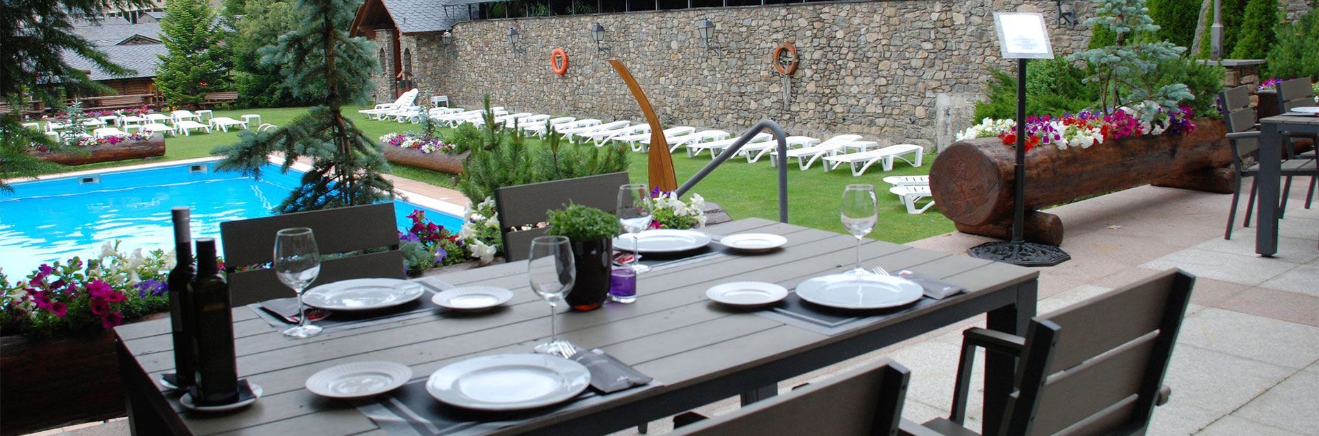 hôtel en soldeu avec piscine et restaurant